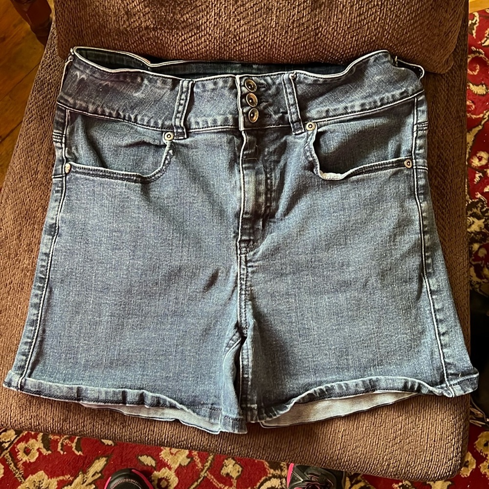 Hot Topic Blackheart Denim Shorts